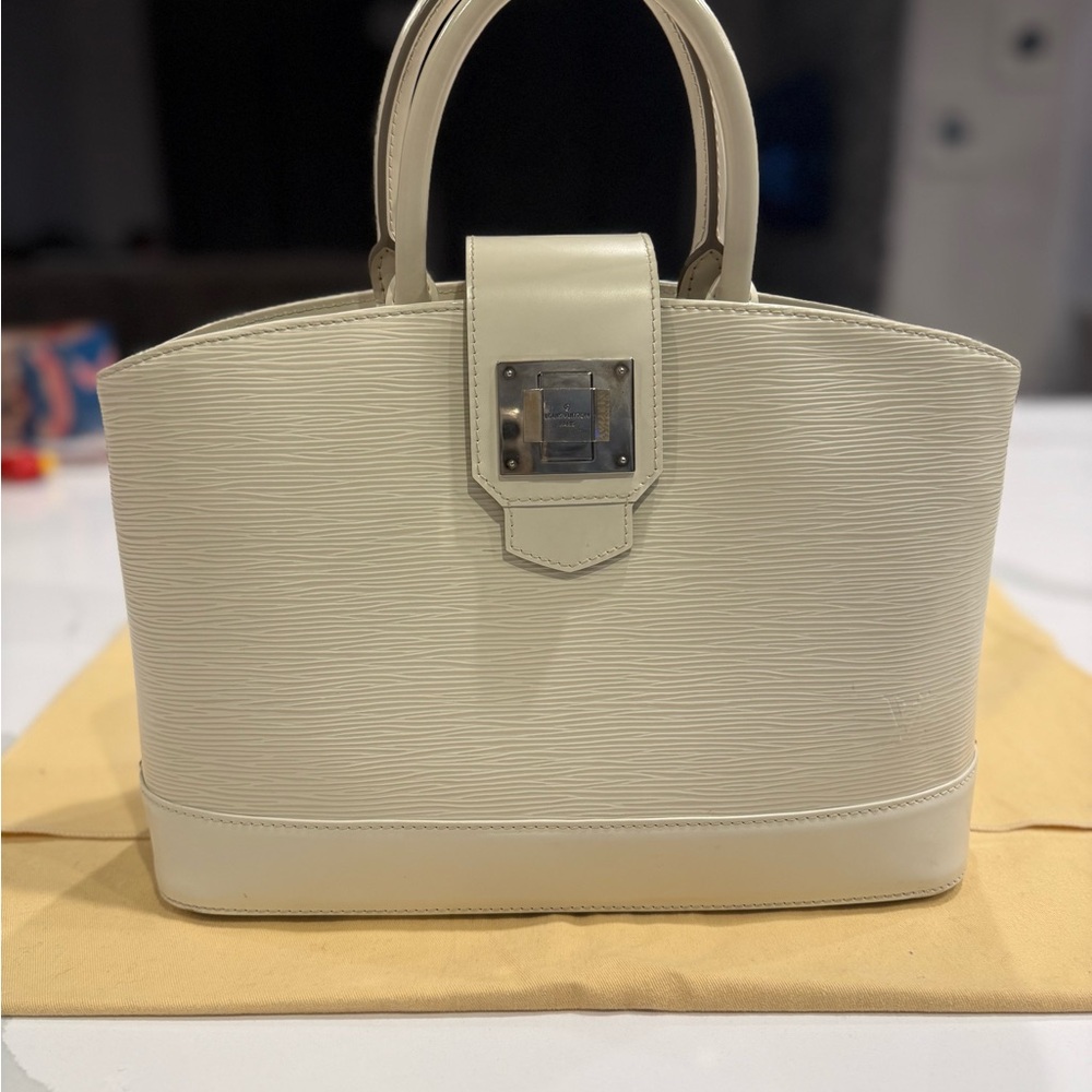 *Authentic* Louis Vuitton Mirabeau PM Epi Yvoire Hand Bag